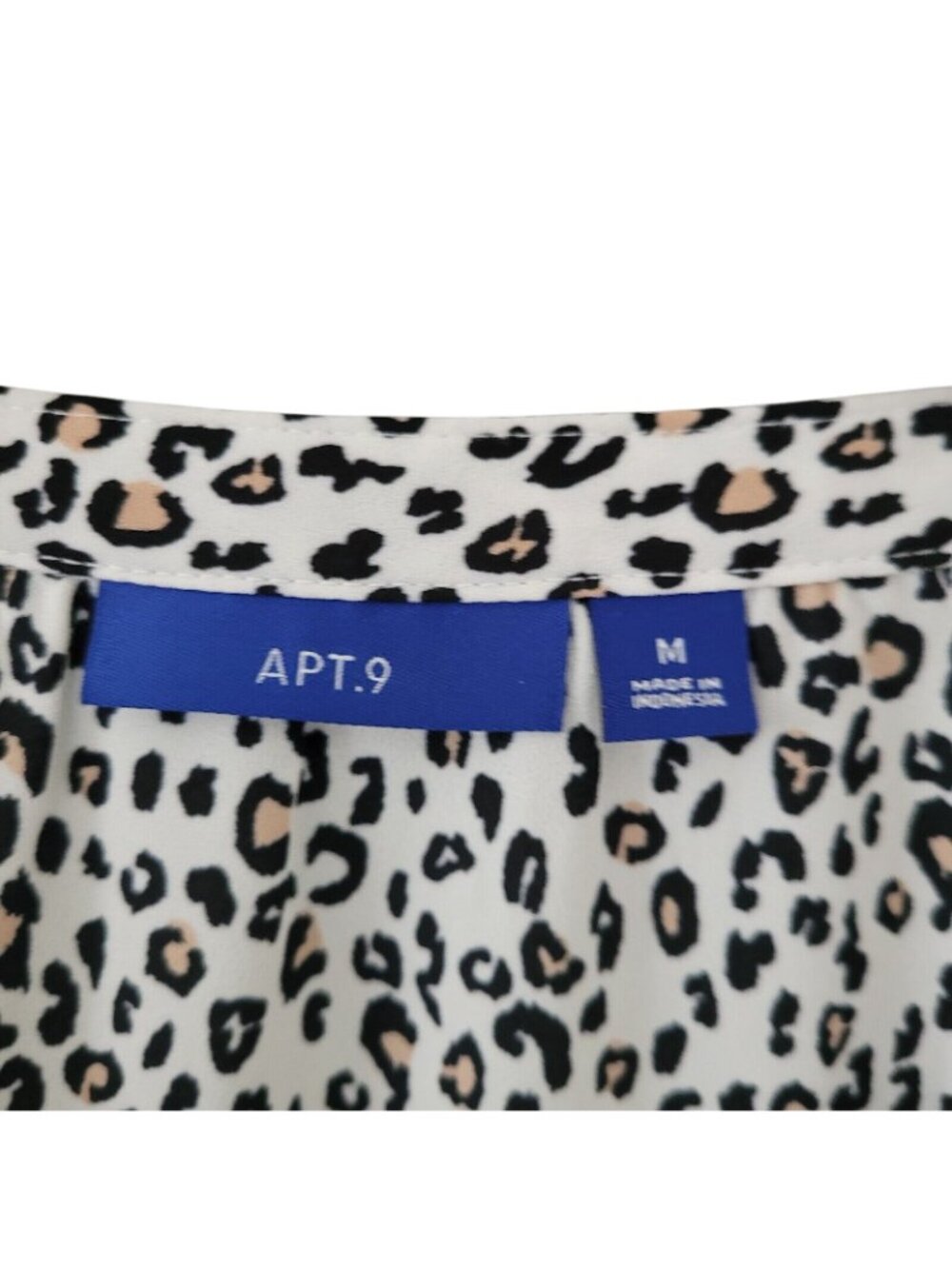 Apt 9 Leopard Print V-Neck Blouse Womens Size M Long Sleeve Pockets Career - Picture 7 of 9